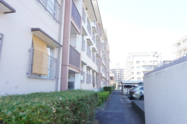 越谷ファミールハイツ参号棟の外観