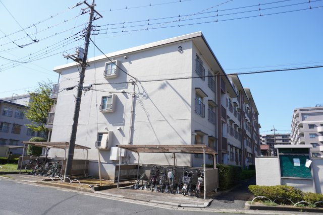 越谷ファミールハイツ参号棟の外観