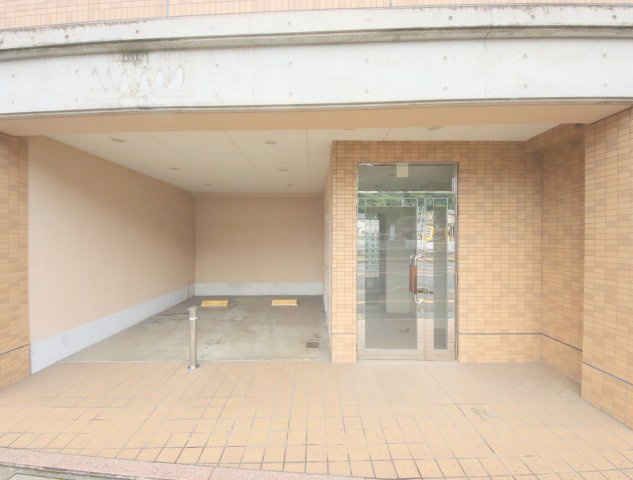 パストラル生駒のエントランス