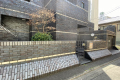 金町商事ビルのエントランス