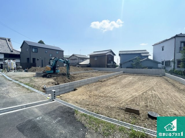高槻市宮之川原元町　売土地の外観|周辺は落ち着いた街並みの住宅地！子育てがしやすい住環境です！まだ未完成ですが、現地でしかわからない事もございます。是非一度ご覧ください。
