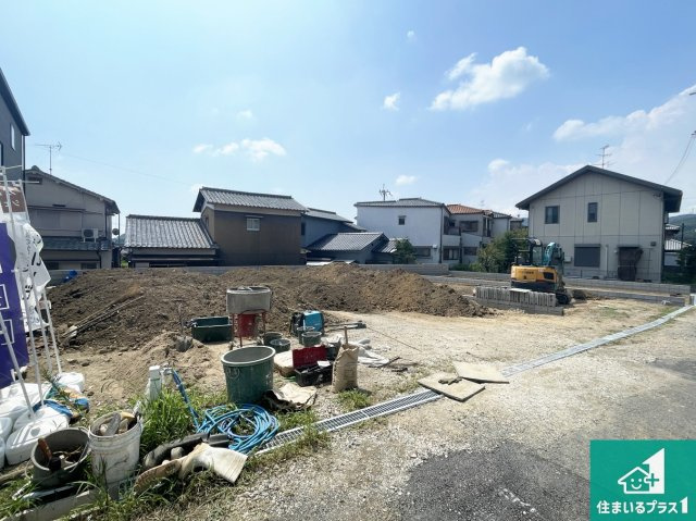 高槻市宮之川原元町　売土地の外観|周辺は落ち着いた街並みの住宅地！子育てがしやすい住環境です！まだ未完成ですが、現地でしかわからない事もございます。是非一度ご覧ください。