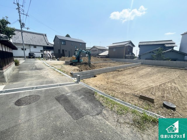 高槻市宮之川原元町　売土地の前面道路含む現地写真|周辺は落ち着いた街並みの住宅地！子育てがしやすい住環境です！まだ未完成ですが、現地でしかわからない事もございます。是非一度ご覧ください。