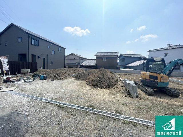高槻市宮之川原元町　売土地の外観|周辺は落ち着いた街並みの住宅地！子育てがしやすい住環境です！まだ未完成ですが、現地でしかわからない事もございます。是非一度ご覧ください。