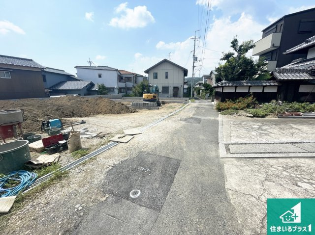高槻市宮之川原元町　売土地の前面道路含む現地写真|周辺は落ち着いた街並みの住宅地！子育てがしやすい住環境です！まだ未完成ですが、現地でしかわからない事もございます。是非一度ご覧ください。