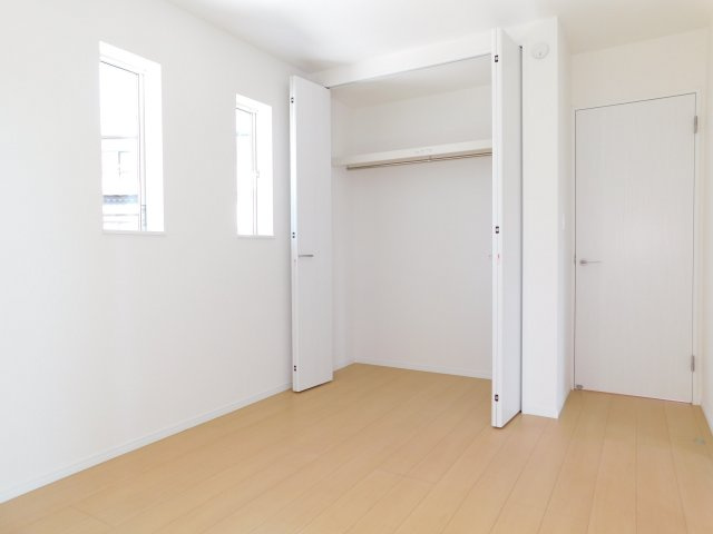 海部郡蟹江町西之森９丁目の新築一戸建の洋室|◇１階洋室◇　　南面で明るい洋室約５．２５帖　全居室収納完備♪