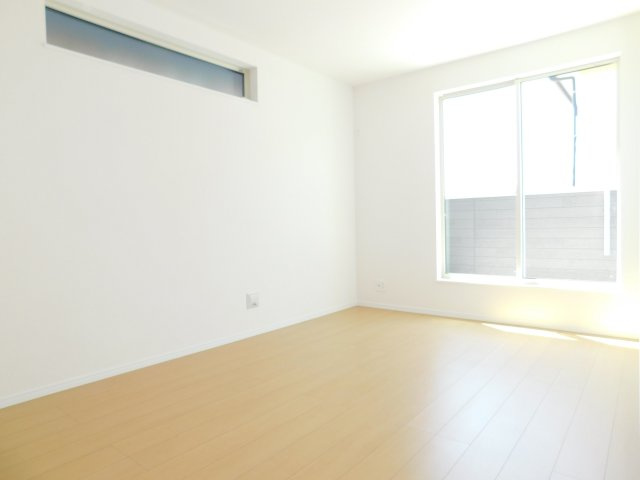 海部郡蟹江町西之森９丁目の新築一戸建の洋室|◇２階洋室◇　　南面で明るい洋室約７．２５帖　全居室収納完備♪　バルコニー利用可♪