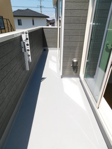 海部郡蟹江町西之森９丁目の新築一戸建のバルコニー|◇バルコニー◇　　南面で陽当り良好なワイドバルコニー♪　２部屋から出入り可能です！