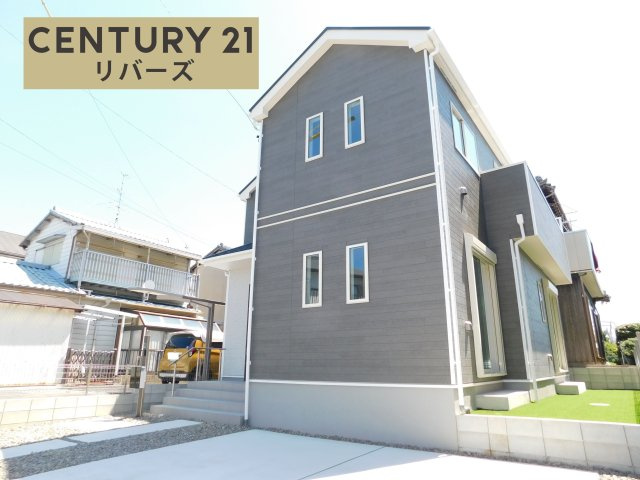 海部郡蟹江町西之森９丁目の新築一戸建の前面道路含む現地写真|☆限定１棟☆　　新価格！！いつでも見学出来ます♪♪（お問合せ当日、平日、水曜、夜間でもＯＫ）　敷地４１．６９坪！　駐車並列３台ＯＫ！　全居室南面向き！　人工芝の南庭付きで明るいおうち♪