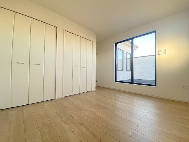 流山市平和台5丁目　新築戸建　全2棟　2号棟の洋室|クローゼットが2ヶ所付いた洋室6.8帖