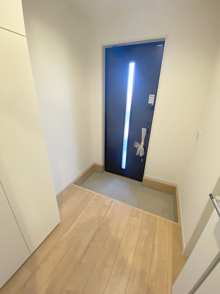 流山市平和台5丁目　新築戸建　全2棟　2号棟の玄関|トールタイプのシューズボックスでたっぷり収納出来ます