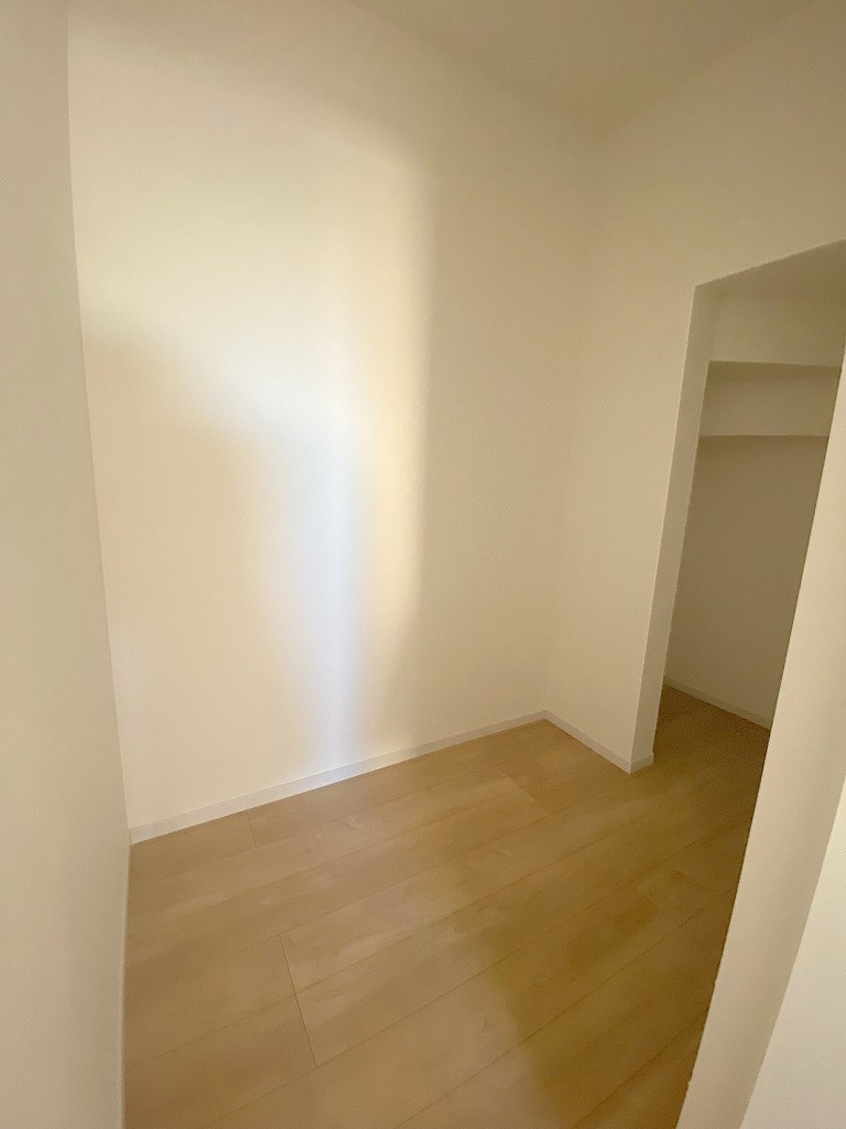 流山市平和台5丁目　新築戸建　全2棟　2号棟の収納|リビングにはウォークインクローゼット完備で季節物の大物家電の収納等にも便利