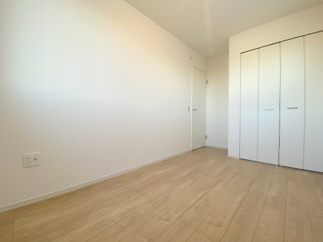 流山市平和台5丁目　新築戸建　全2棟　2号棟の洋室|クローゼットが付いた洋室5帖