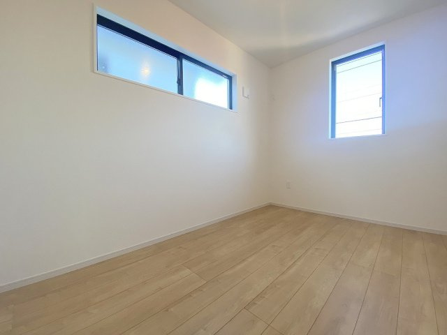 流山市平和台5丁目　新築戸建　全2棟　2号棟の洋室|2面採光の明るい洋室5帖・子供部屋としていかがでしょう