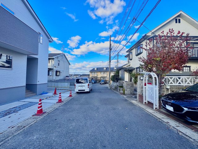 伏見区深草大亀谷万帖敷町　５期　１号地の前面道路含む現地写真