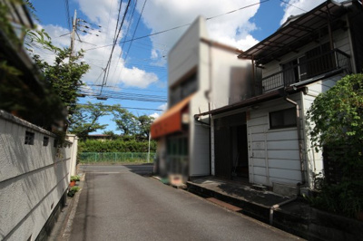 【前面道路含む現地写真】 | 大津市見世2丁目　売土地 | 2025年07月撮影、前面道路含めた外観