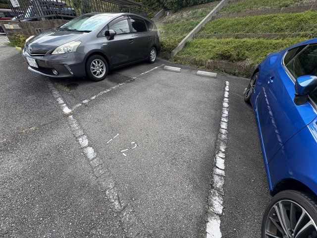 ヒルサイドレジデンスC棟の駐車場