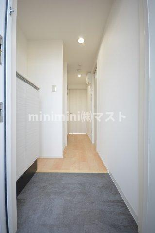 ヨシトミサンノウの玄関