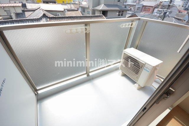 ヨシトミサンノウのバルコニー