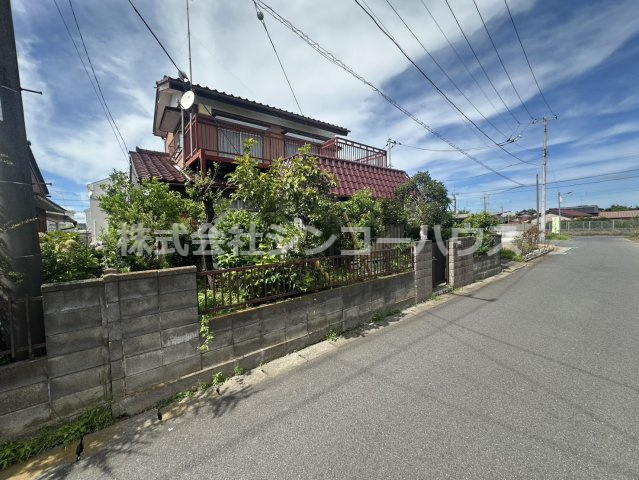 【外観】 | 久喜市東大輪　売地 | 現在建物がありますが、解体更地渡しにつき解体費はかかりません。