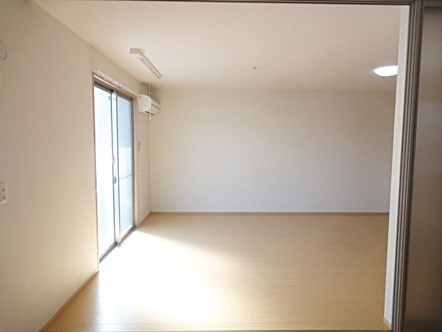 ベルビー宝塚の居間・リビング