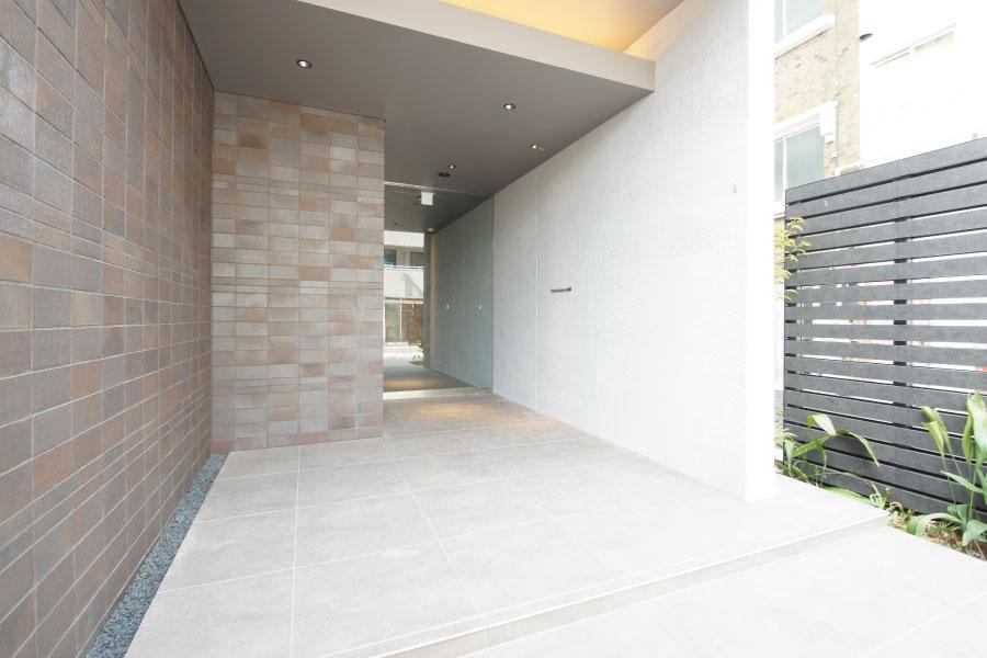 プライムメゾン板橋のエントランス|毎日通るエントランスはこのようになっています