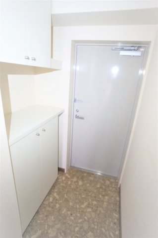 幕張本郷パレスェードの玄関|ゆったり過ごせる居間です※違うお部屋の写真です