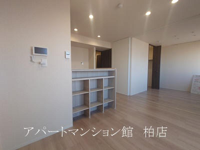 スリーレイヤー柏の葉(Three　Lyaer柏の葉) の居間・リビング