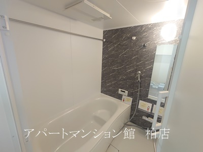 スリーレイヤー柏の葉(Three　Lyaer柏の葉) の浴室