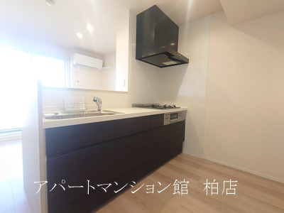 スリーレイヤー柏の葉(Three　Lyaer柏の葉) のキッチン