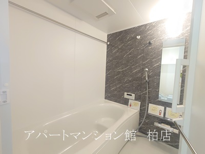 スリーレイヤー柏の葉(Three　Lyaer柏の葉) の浴室