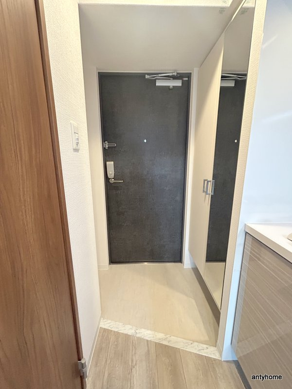 エスリード難波AGREA　仲介手数料無料の玄関