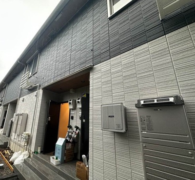 【エントランス】 | 【新築】フェリーチェ日吉の丘 | ※施工中※共用部には宅配BOXがあるので荷物の受け取りもスムーズに♪再配達を依頼する手間が省けます☆