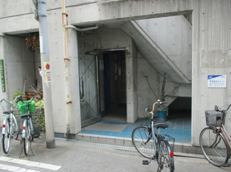 【エントランス】 | 外観にマッチしたエントランスです