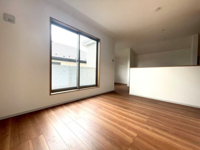 【居間・リビング】 | 立川市砂川町8丁目　新築戸建　【全1棟】