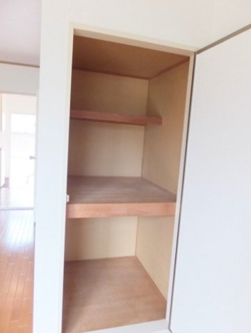 【設備】 | グランメゾン１号館 | 1F　リビング収納