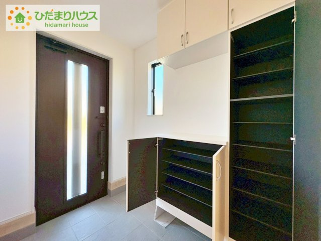 日立市東金沢町4丁目　新築戸建の玄関|丁度良い靴箱のサイズ♪これだけあれば家族全員の靴がしまえてスッキリ(^O^)