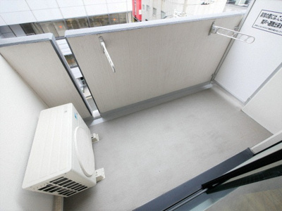 【バルコニー】 | ヴィラ・リヴィエール | 外からの目が気にならないバルコニーで洗濯物が干せます