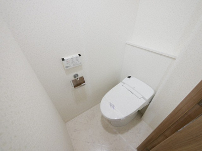 【トイレ】 | ヴィラ・リヴィエール | 落ち着いた色調のトイレです