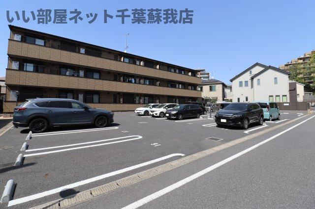 ラテルの駐車場|車をお持ちの方に嬉しい駐車場付きの物件です