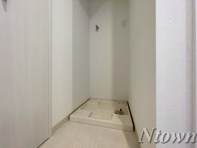 【設備】 | FIRST RESIDENCE SAKAE(ファーストレジデンス栄) | 洗濯機置き場です