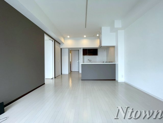 【その他】 | FIRST RESIDENCE SAKAE(ファーストレジデンス栄) | ゆったり過ごせる居間です