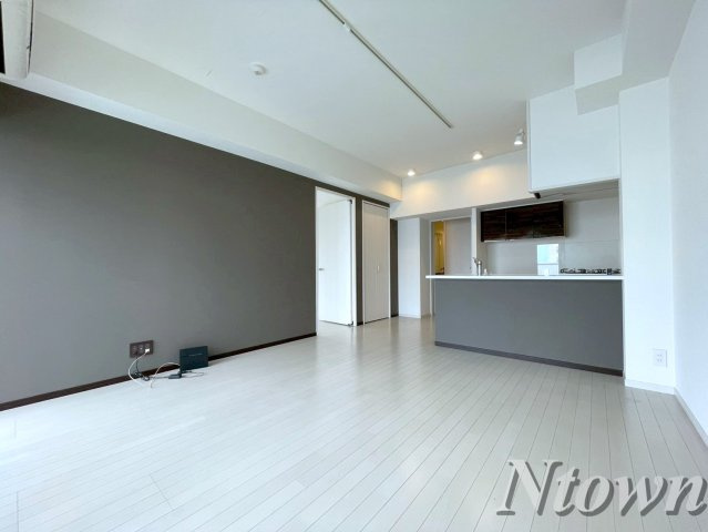 【居間・リビング】 | FIRST RESIDENCE SAKAE(ファーストレジデンス栄) | おしゃれなリビングです