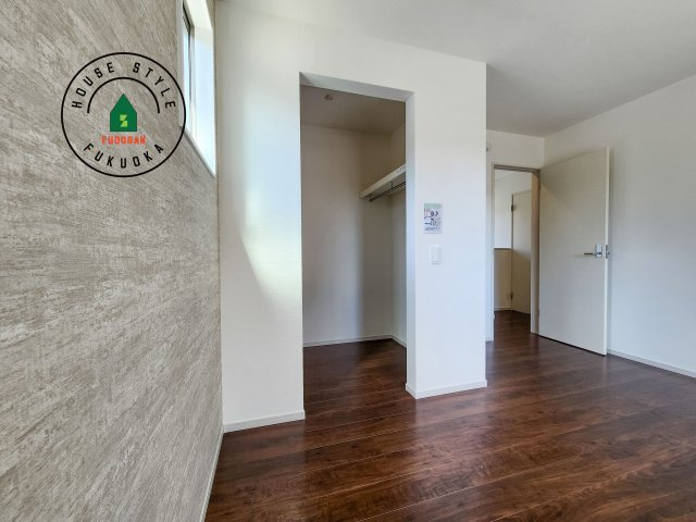 糟屋郡志免町片峰中央4丁目第1-2棟（1号棟）の収納|洋服や大きな荷物が多い方や人数の多いご家族などは、一般的なクローゼットよりもウォークインクローゼットのほうが使い勝手が良いです。