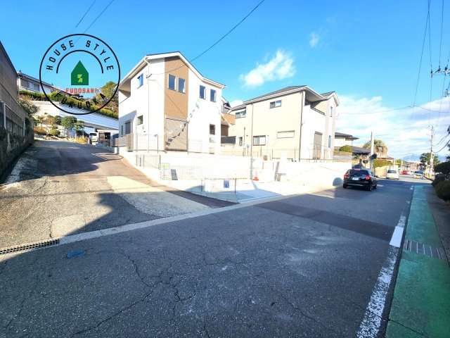 糟屋郡志免町片峰中央4丁目第1-2棟（1号棟）の前面道路含む現地写真|見学の時間などお気軽にお問い合わせ下さい。