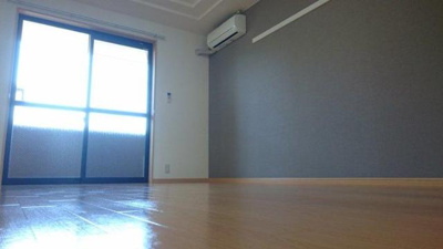 【居間・リビング】 | チェリーハイツ | ◆不動産すまラボの新プラン◆入居時の費用負担0円で入居可能！簡単5分の審査です♪お気軽にお尋ねください♪