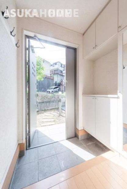 横浜市磯子区峰町 戸建ての玄関