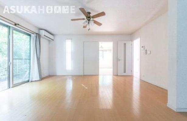 横浜市磯子区峰町 戸建ての居間・リビング