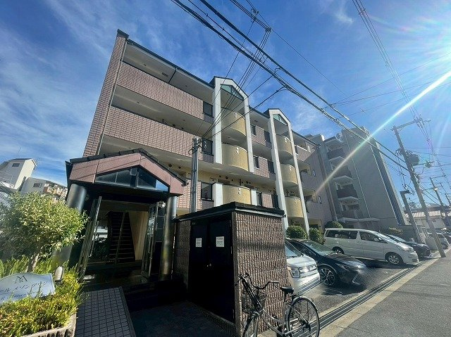 アールメゾンアワジの外観