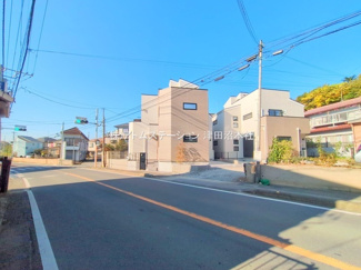 【前面道路含む現地写真】